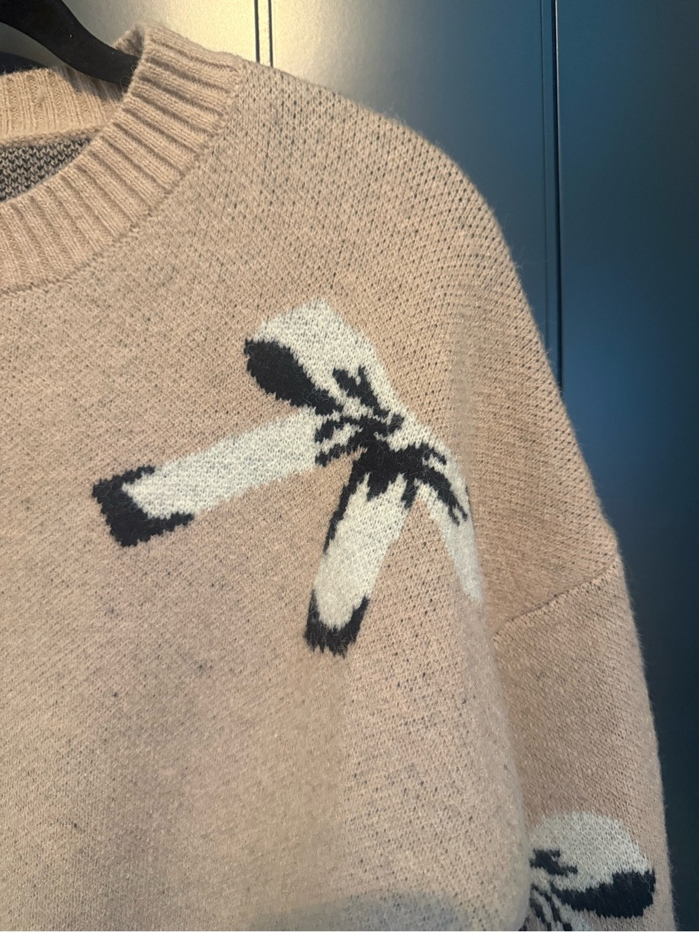 🎀 Women's Bow Crewneck Sweater - Beige (Pinkish Undertones) 🎀 - Picture 3 of 6